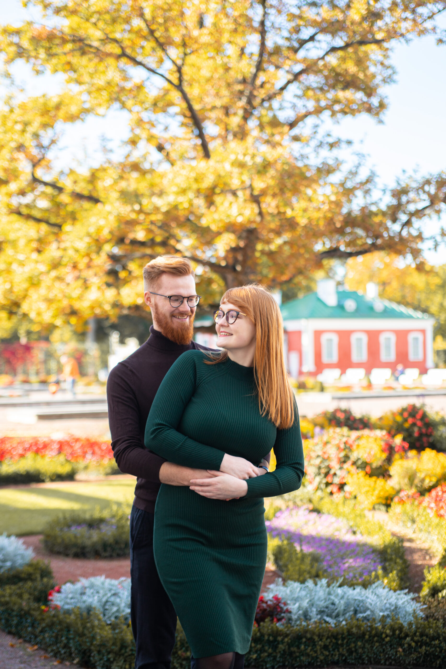 Paarifoto sügiseses Kadrioru pargis